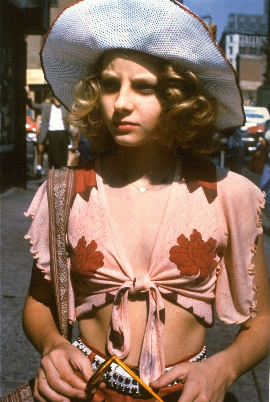 behind-the-scenes-jodie-foster-on-the-set-of-taxi-driver-1976-12