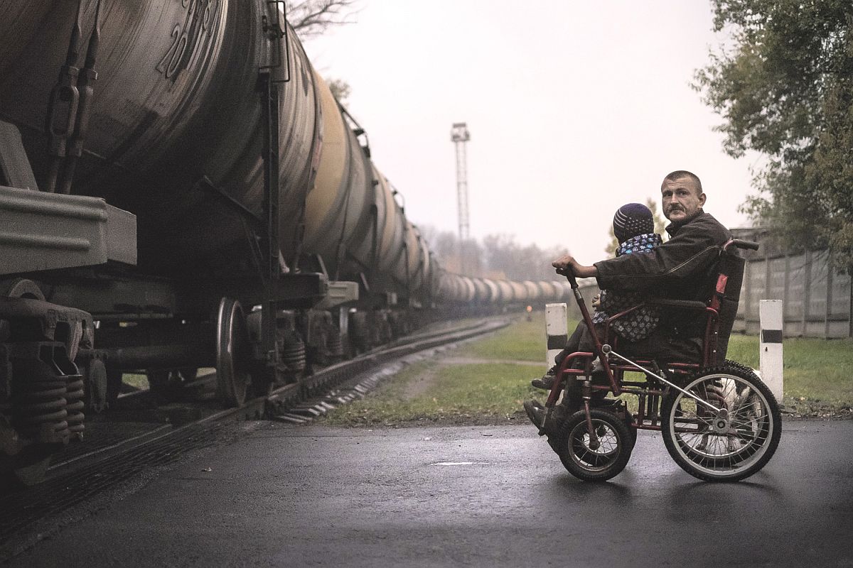 One of the major problems for Ruslan is that most of the city’s spaces are not accessible. Daily, he has to travel 10-12 kilometers from his home to the city market, crossing railways, and finding himself up against obstacles such as pavement, curbs and potholes.