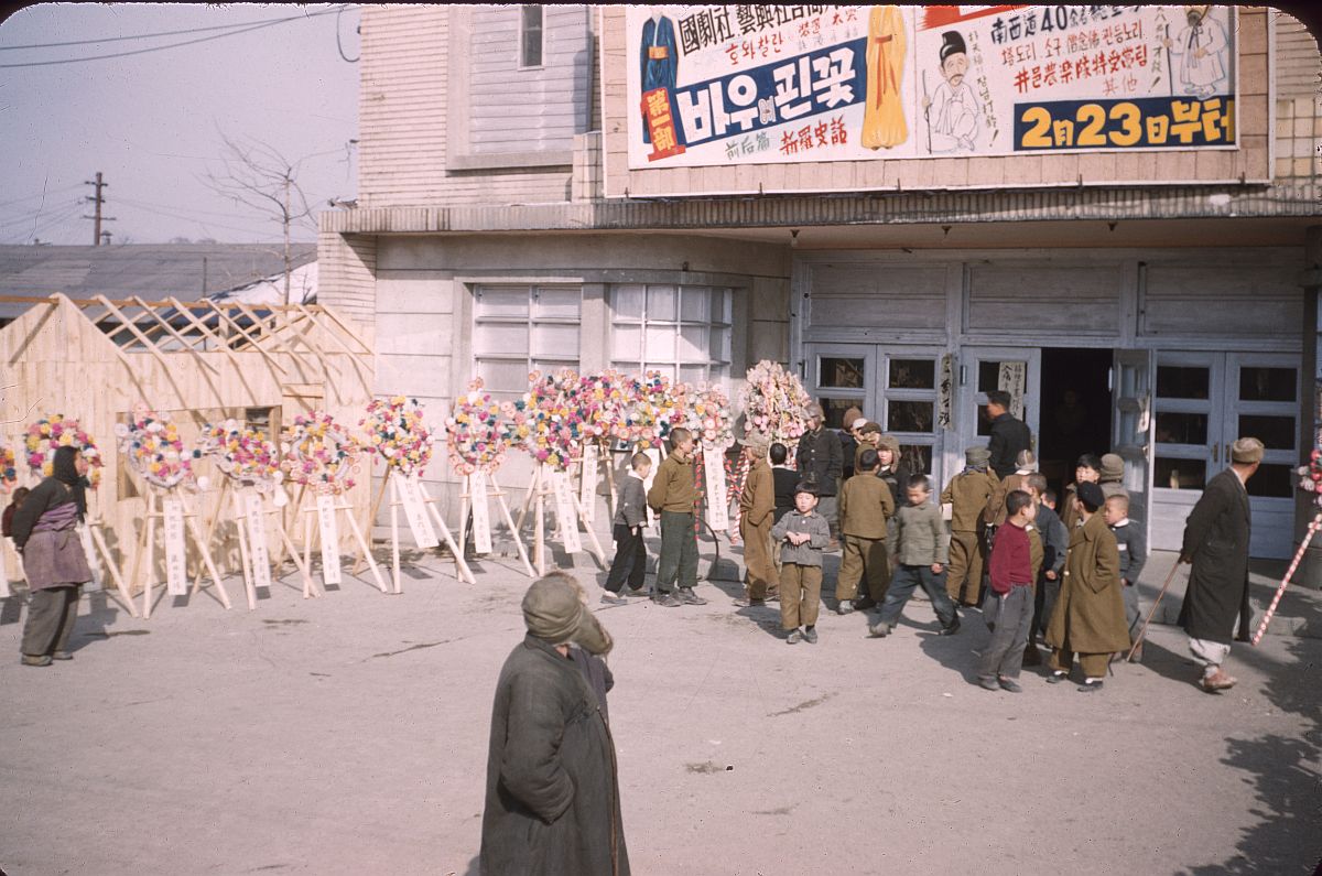 seoul-during-the-winter-korean-war-1952-10
