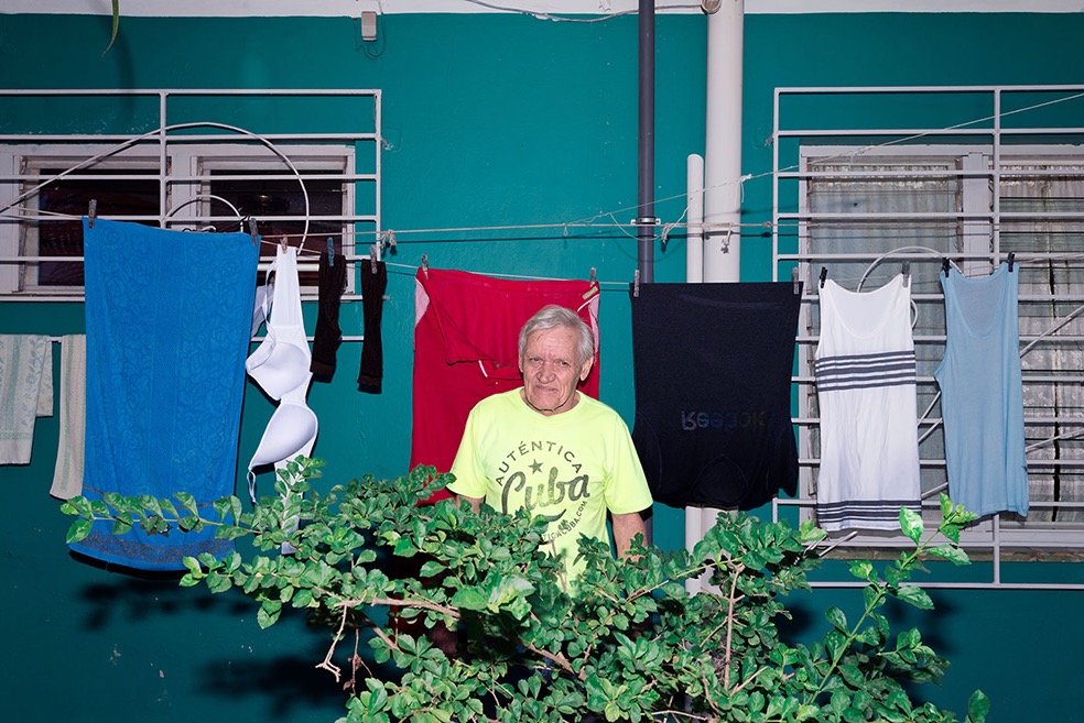 Perfect Strangers © Francois Ollivier