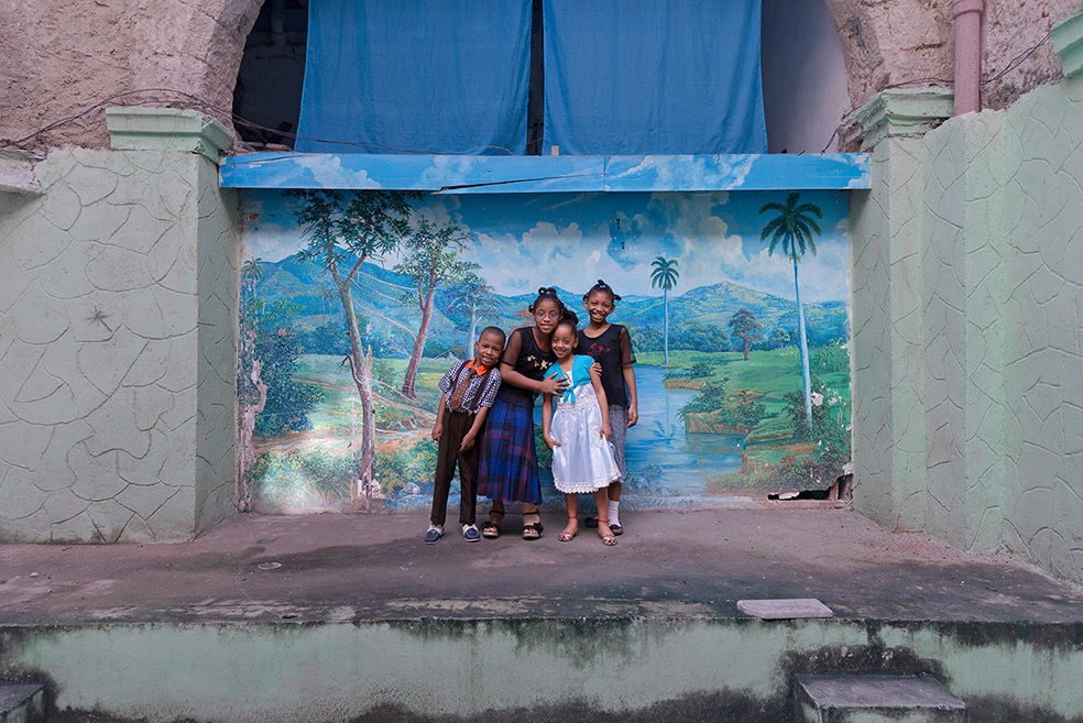 Perfect Strangers © Francois Ollivier