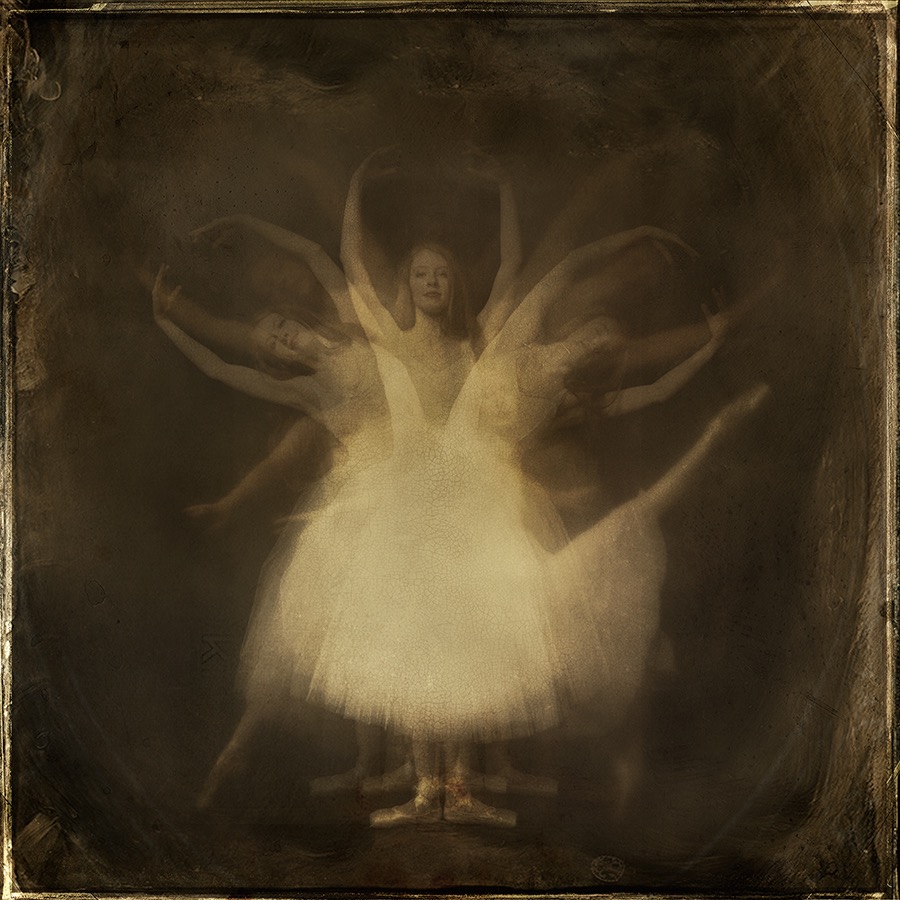 La Bellerina by Eduardo Fujii