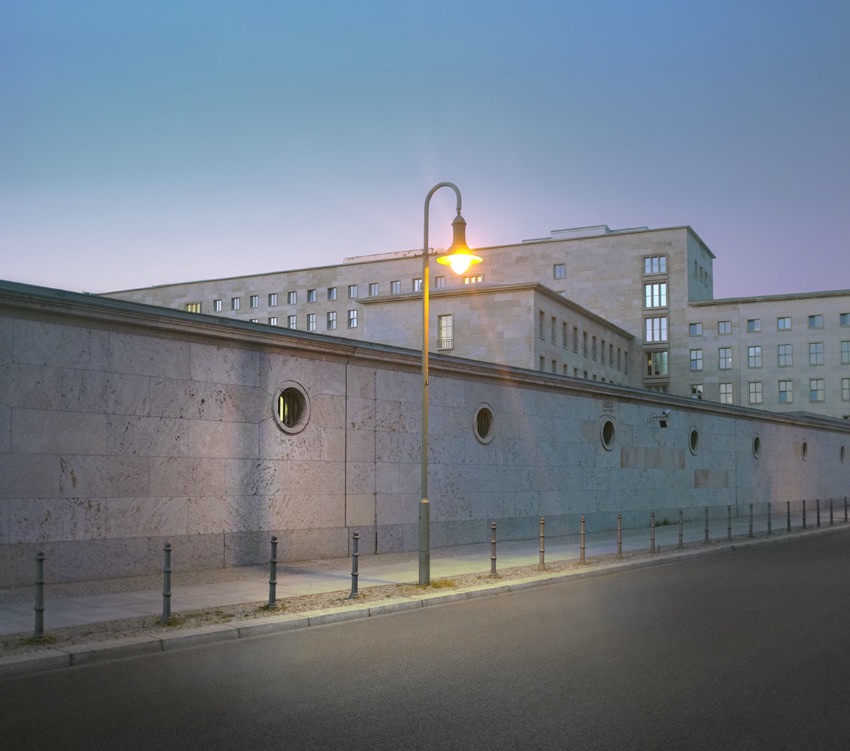 No Monuments While Traveling © Mario Pucic