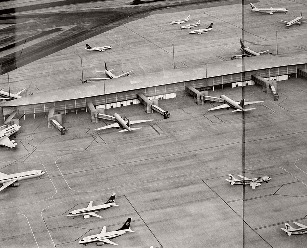 GB. ENGLAND. 2009. Heathrow Airport.